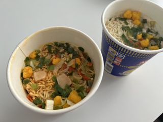 NISSIN 닛신 컵누들  4종 - 씨푸드오리지날, 씨푸드 스파이시, 씨푸드 커리, 씨푸드 XO소스 — 5점을 준 리뷰어가 2022년 3월 올린 사용 사진
