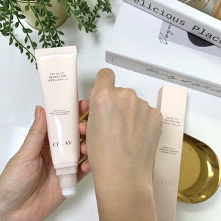 프리마인 선크림만 바꿨을 뿐인데 매일 물 2L챙겨먹고 기초케어 완벽하게 한 물빛피부 완성,셀라브UV프로텍터 — 5점을 준 리뷰어가 2023년 8월 올린 사용 사진