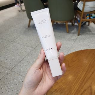 프리마인 선크림만 바꿨을 뿐인데 매일 물 2L챙겨먹고 기초케어 완벽하게 한 물빛피부 완성,셀라브UV프로텍터 — 5점을 준 리뷰어가 2023년 8월 올린 사용 사진