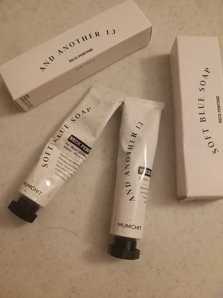 멈칫(MUMCHIT) 넥퍼퓸 NECKPERFUME 2가지 향 — 5점을 준 리뷰어가 2021년 11월 올린 사용 사진