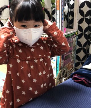 [심폐소생소] 오늘의마스크 KF94 소형 초등학생 어린이 마스크 — 5점을 준 리뷰어가 2021년 11월 올린 사용 사진