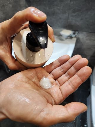 프리마인 더이상 뻣뻣하고 효과없는 탈모샴푸는 NO. 근본부터 케어하는 셀베이스 그린티샴푸(500ml) — 5점을 준 리뷰어가 2023년 1월 올린 사용 사진