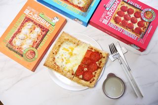 [푸딩팩토리] 페스츄리 피자 4종 택3_파이브 치즈/페퍼로니 비프칠리/고추베이컨 포테이토/허니고르곤졸라 — 4점을 준 리뷰어가 2022년 6월 올린 사용 사진