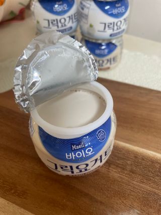 매일바이오 그릭요거트 오리지널 플레인 4개, 로스터리 커피믹스 4개 — 5점을 준 리뷰어가 2021년 12월 올린 사용 사진