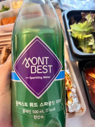 몽베스트 Montbest with Sparkling water Plain 20병 — 5점을 준 리뷰어가 2022년 12월 올린 사용 사진