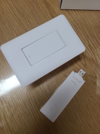 아카라 조명 스위치를 누워서 끄는 방법 (스마트 조명 스위치 2구 + 무선 리모트 스위치 1구 T1, 스마트 허브 E1) — 5점을 준 리뷰어가 2021년 12월 올린 사용 사진