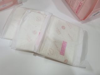 나무드 [유한킴벌리] 좋은느낌 유기농 순면 린넨블렌딩 생리대,롱라이너 중형 36매 1개 + 대형 32매 1개 — 5점을 준 리뷰어가 2021년 10월 올린 사용 사진