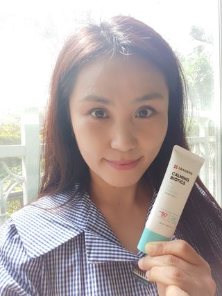 리더스코스메틱 리더스 카밍 바이오틱스 선 에센스 SPF 50+ PA++++ — 5점을 준 리뷰어가 2022년 5월 올린 사용 사진