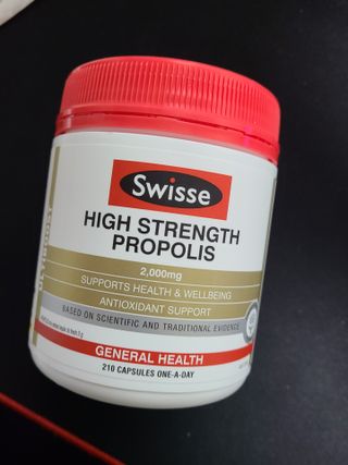 Swisse 스위스 고함량 프로폴리스 2,000mg 210정 — 4점을 준 리뷰어가 2021년 3월 올린 사용 사진