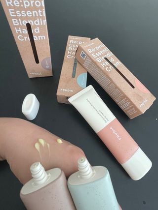 [후르디아] 끈적임 없는 착한성분 비건  핸드크림 3종 — 5점을 준 리뷰어가 2023년 12월 올린 사용 사진