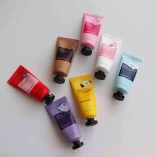 쿤달 BT21 시어버터 앤 마카다미아 퓨어 핸드크림 50ml 7구 기프트 세트 — 5점을 준 리뷰어가 2021년 3월 올린 사용 사진