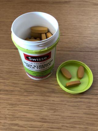 Swisse 스위스 고함량 밀크씨슬 35,000mg 60정 — 5점을 준 리뷰어가 2021년 11월 올린 사용 사진