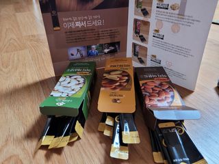 짜먹는 이지견과 짜먹는 이지아몬드, 짜먹는 이지허니피넛, 짜먹는 이지캐슈넛 각 10g X  10포 — 3점을 준 리뷰어가 2021년 2월 올린 사용 사진