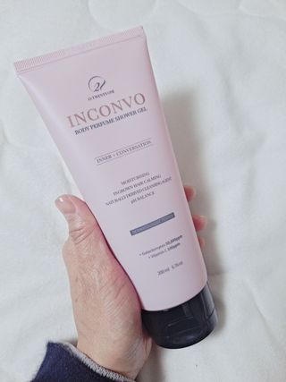 오투에니원 인컨보 바디 퍼퓸 샤워 젤 200ml — 4점을 준 리뷰어가 2023년 2월 올린 사용 사진