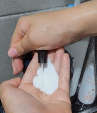 [포레스트스토리] 탈모증상완화 샴푸 1,000ml — 5점을 준 리뷰어가 2022년 8월 올린 사용 사진