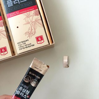 서울약사신협_투데이홍삼정플러스스틱_10g x 30포 — 5점을 준 리뷰어가 2021년 5월 올린 사용 사진