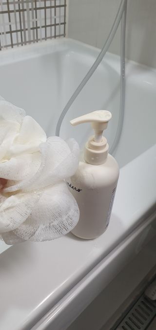 [위켄더스] 기분좋은 하루를 선사해주는 핸드& 바디워시 1종 랜덤발송 — 4.5점을 준 리뷰어가 2022년 6월 올린 사용 사진