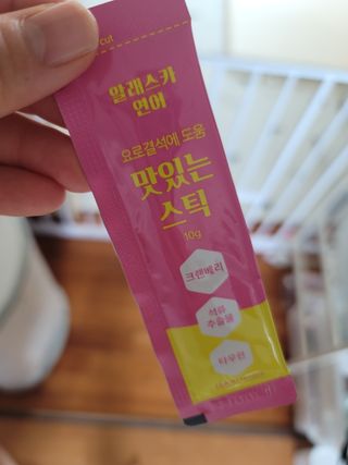 페페로니 맛있는 스틱 - 무항생제 닭고기 15개 + 알래스카 연어 15개 — 3점을 준 리뷰어가 2021년 9월 올린 사용 사진
