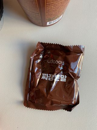 유비쿡 컵떡볶이 매운컵떡볶이2개/ 짜장컵떡볶이 2개  총 4개세트 — 5점을 준 리뷰어가 2021년 2월 올린 사용 사진