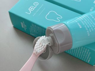 치과에서 쓰는 치약 _ 라벨제로 저불소 꼬마, 키즈, 유아, 베이비, 주니어 안전한 어린이치약 — 5점을 준 리뷰어가 2022년 10월 올린 사용 사진
