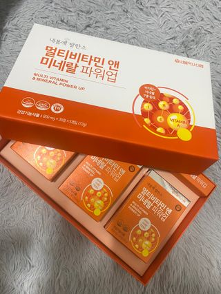 서울약사신협_내몸애발란스멀티비타민앤미네랄파워업_800mg x 90정 — 5점을 준 리뷰어가 2021년 5월 올린 사용 사진