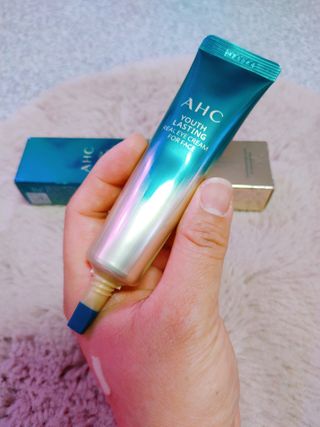[NEW 탄력유턴 아이크림] AHC 유스 래스팅 리얼 아이크림 포 페이스 — 5점을 준 리뷰어가 2021년 2월 올린 사용 사진