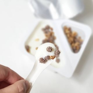 남양유업 또깍 접어 떠먹는 불가리스 2종 — 5점을 준 리뷰어가 2021년 1월 올린 사용 사진