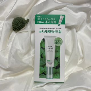[AHC] 세이프온 에센스 선크림 올리브영 스페셜 증정 기획세트 — 4.5점을 준 리뷰어가 2022년 6월 올린 사용 사진