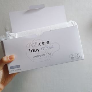 위케어 원데이 덴탈마스크 50매 화이트 대형 국내생산 — 4점을 준 리뷰어가 2021년 2월 올린 사용 사진