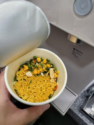 NISSIN 닛신 컵누들  4종 - 씨푸드오리지날, 씨푸드 스파이시, 씨푸드 커리, 씨푸드 XO소스 — 5점을 준 리뷰어가 2021년 11월 올린 사용 사진