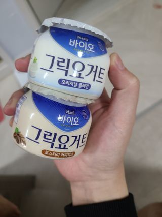 매일바이오 그릭요거트 오리지널 플레인 4개, 로스터리 커피믹스 4개 — 3점을 준 리뷰어가 2021년 12월 올린 사용 사진