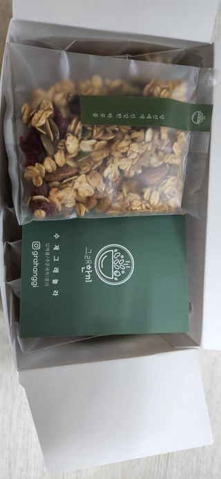 [그래한끼] 무설탕/저당 시리얼타입 수제그래놀라 (40gX10개) — 4.5점을 준 리뷰어가 2022년 9월 올린 사용 사진