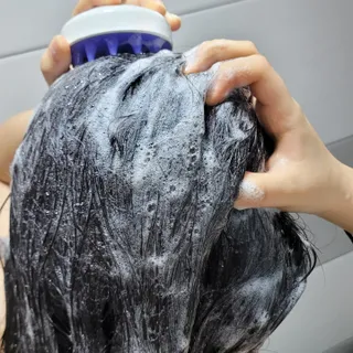방방곳곳 편림초 마이크로바이옴 샴푸 — 5점을 준 리뷰어가 2022년 3월 올린 사용 사진