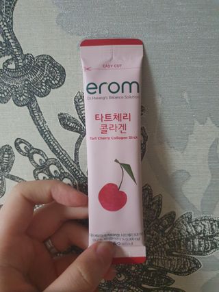 이롬 erom 타트체리 콜라겐 — 5점을 준 리뷰어가 2021년 4월 올린 사용 사진