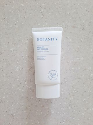 보타니티 촉촉수분자차 아쿠아핏 선 에센스 50ml + 보송톤업자차 징크 선 로션 50ml SPF50+ PA++++ (4/25) — 5점을 준 리뷰어가 2022년 4월 올린 사용 사진