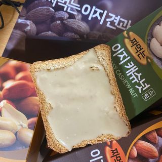 짜먹는 이지견과 짜먹는 이지아몬드, 짜먹는 이지허니피넛, 짜먹는 이지캐슈넛 각 10g X  10포 — 5점을 준 리뷰어가 2021년 2월 올린 사용 사진