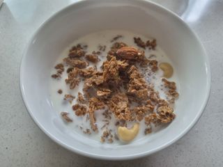 밸런스 다이어트랩 밸다랩 이씨리얼 수제 발아통밀 그래놀라 450g — 5점을 준 리뷰어가 2023년 4월 올린 사용 사진