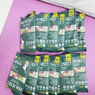 [푸디웜] 라포그  리얼인섹트 웨이트밸런스 저알러지 강아지 사료  1.2KG — 5점을 준 리뷰어가 2022년 6월 올린 사용 사진