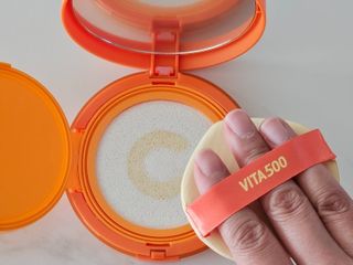 광동생활건강 MF[광동] 비타500✨주름개선·미백·SPF50+🌞퍼펙트쉴드 빅 선쿠션 본품 — 5점을 준 리뷰어가 2024년 5월 올린 사용 사진
