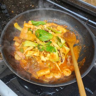 화끈한녀석들 새오똥400g 새우,오징어,똥집 볶음요리 소스,밀떡, 참기름 포함 — 5점을 준 리뷰어가 2022년 12월 올린 사용 사진