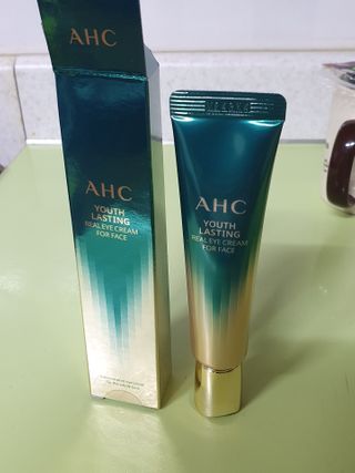 [NEW 탄력유턴 아이크림] AHC 유스 래스팅 리얼 아이크림 포 페이스 — 5점을 준 리뷰어가 2021년 3월 올린 사용 사진