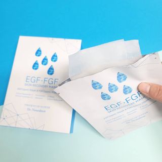 Dr.느루벗 느루벗 EGF FGF 스킨 리커버리 마스크 10장 — 5점을 준 리뷰어가 2021년 5월 올린 사용 사진