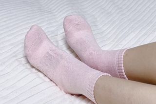 [사이즈가 있는 양말 필로이]여자 순면 통파일 꿀잠 수면 양말【 S, M, L 】3가지 사이즈_컬러 랜덤 3족 — 5점을 준 리뷰어가 2022년 10월 올린 사용 사진