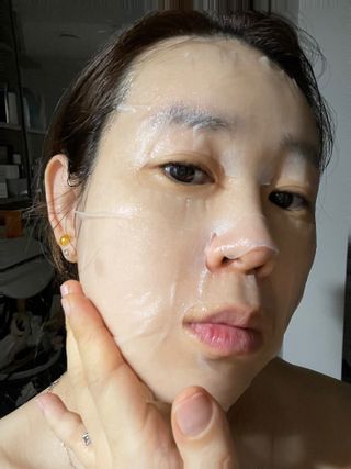 체르엠 그린 케비어 더블워터 마스크팩 5매입  2팩 — 4.5점을 준 리뷰어가 2021년 11월 올린 사용 사진