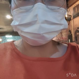 JHWORLD 스누피 마스크 정품 스누피 KF-AD 국내 비말차단 아동용 성인용 일회용 덴탈마스크 50매 — 5점을 준 리뷰어가 2021년 6월 올린 사용 사진