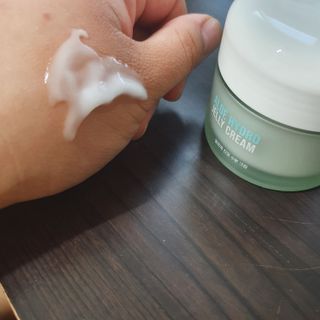 김정문알로에 큐어 큐어 알로에 리프레쉬 젤리 세럼, 큐어 알로에 하이드로 젤리 크림 — 4점을 준 리뷰어가 2021년 4월 올린 사용 사진