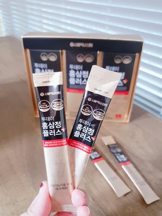 서울약사신협_투데이홍삼정플러스스틱_10g x 30포 — 5점을 준 리뷰어가 2021년 2월 올린 사용 사진