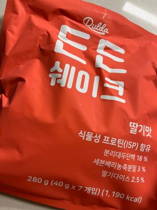[덜다] 든든 식물성 단백질 쉐이크 40g X 7입 (곡물/딸기) — 5점을 준 리뷰어가 2023년 8월 올린 사용 사진