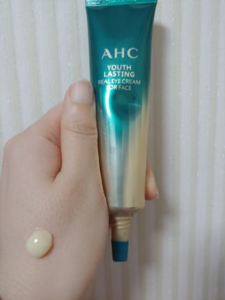[NEW 탄력유턴 아이크림] AHC 유스 래스팅 리얼 아이크림 포 페이스 — 5점을 준 리뷰어가 2021년 4월 올린 사용 사진