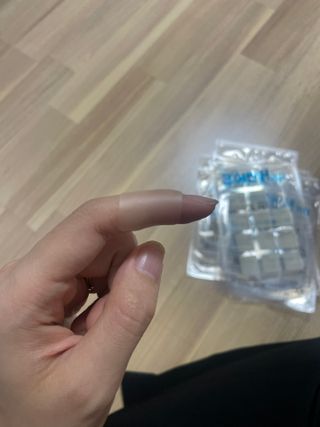 [큐어반H 커팅] 간편하게 떼서 쓰는 자외선차단 습윤밴드 (1팩/30매입) — 5점을 준 리뷰어가 2022년 12월 올린 사용 사진